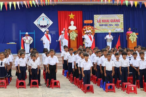 Cam Ranh: Nỗ lực hỗ trợ học sinh dân tộc thiểu số
