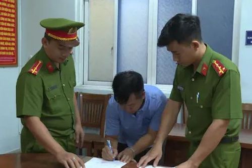 Công an TP Hồ Chí Minh khởi tố nhiều đối tượng mua bán trái phép chất độc Xyanua