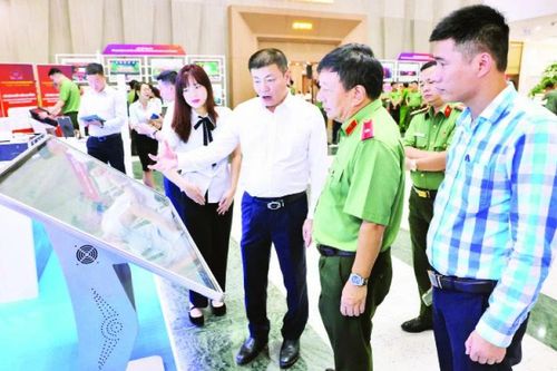 Tiên phong, gương mẫu trong chuyển đổi số quốc gia
