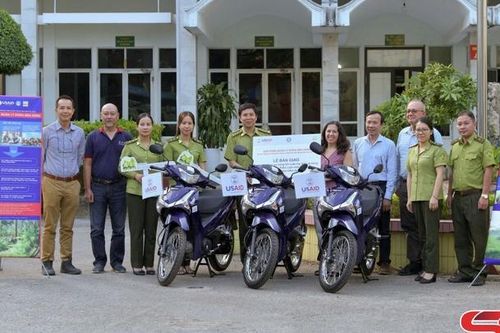 Tài trợ phương tiện phục vụ công tác quản lý, bảo vệ rừng