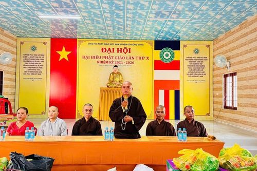 Tiền Giang: Ban Trị sự Phật giáo H.Gò Công Đông tặng quà đến người khiếm thị
