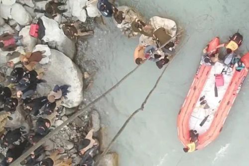 Pakistan: Tai nạn xe buýt ít nhất 18 người chết