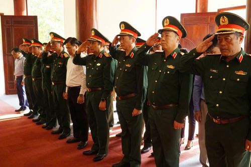 Đoàn công tác Bộ Tổng tham mưu Quân đội nhân dân Việt Nam dâng hương, dâng hoa Đền thờ Đại tướng Võ Nguyên Giáp