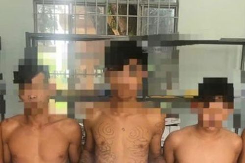 Khởi tố nhóm thanh thiếu niên mang hung khí đi chém người, đập phá quán
