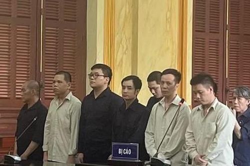 TPHCM: Nhóm nhân viên bưu điện vận chuyển thuốc lá lậu lãnh án