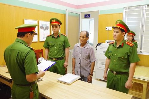 Một cặp vợ chồng bị khởi tố về tội 'Vu khống'