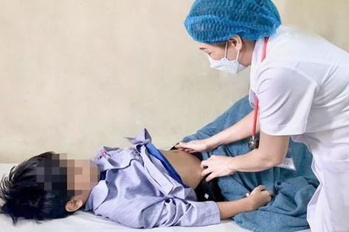 Bé trai 12 tuổi bị xuất huyết tiêu hóa, cảnh báo thói quen sinh hoạt trong gia đình gia tăng nguy cơ mắc bệnh cho trẻ