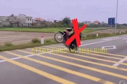 Hành động dại dột của nam thanh niên đăng clip bốc đầu xe máy lên mạng xã hội