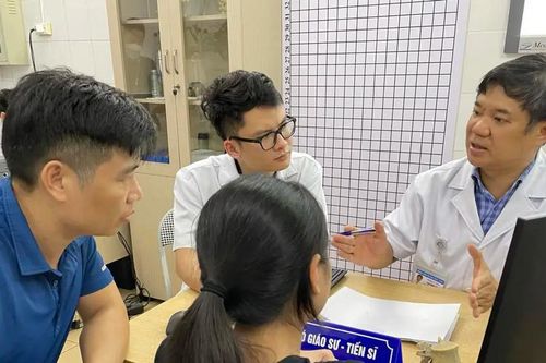 Bệnh xương khớp 'tấn công' người trẻ