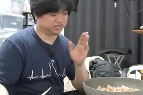 Chàng trai ăn, mặc cùng một kiểu suốt 15 năm vì quá lười lựa chọn