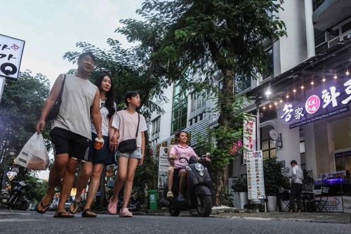 Phố Hàn 'mọc như nấm' khi khách Hàn rần rần đến Việt Nam