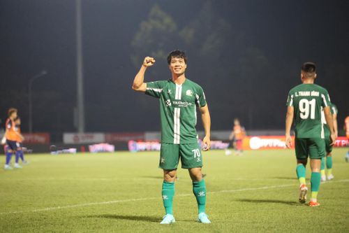 Công Phượng ghi bàn và kiến tạo cho Bình Phước