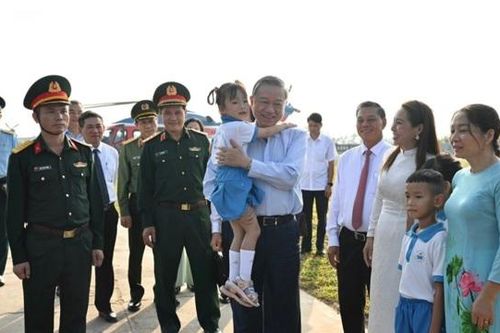 Tổng Bí thư Tô Lâm thăm và làm việc tại đảo Bạch Long Vỹ