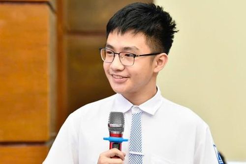 Học sinh phổ thông hào hứng với sân chơi STEM, AI và Robotics