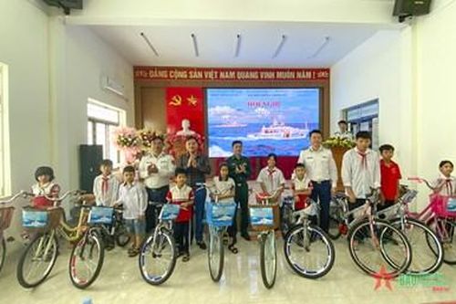 Đoàn Trinh sát số 1 (Bộ tư lệnh Cảnh sát biển) tuyên truyền pháp luật tại Hải Phòng