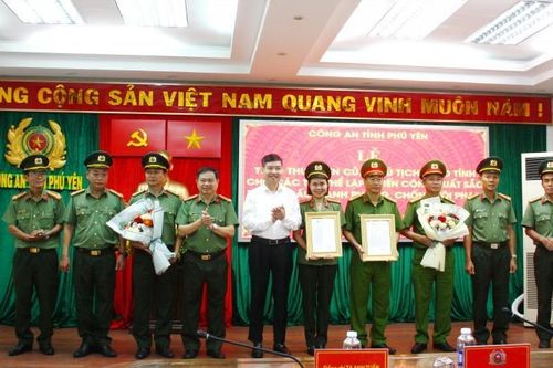 Chủ tịch UBND tỉnh Phú Yên khen thưởng hai đơn vị Công an tỉnh