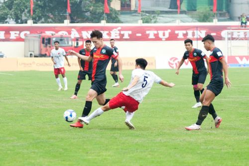 Vòng 4 - giải hạng Nhất: Ngôi đầu khó đổi