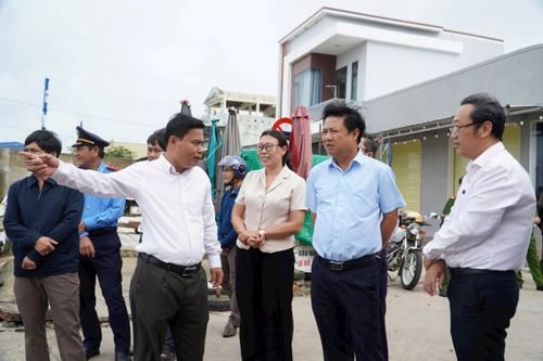 Khẩn trương sửa phà hỏng, đảm bảo nhu cầu đi lại cho người dân xã đảo Tam Hải