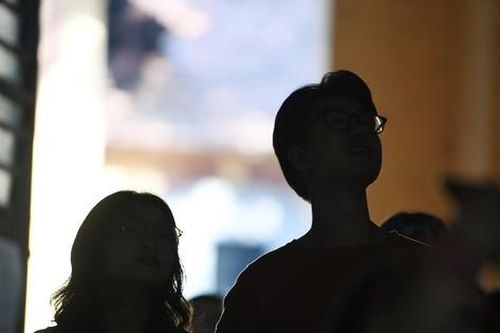 Giảng đường gần 100 năm tuổi hút khách, hàng trăm người xếp hàng khám phá vẻ đẹp Đông Dương