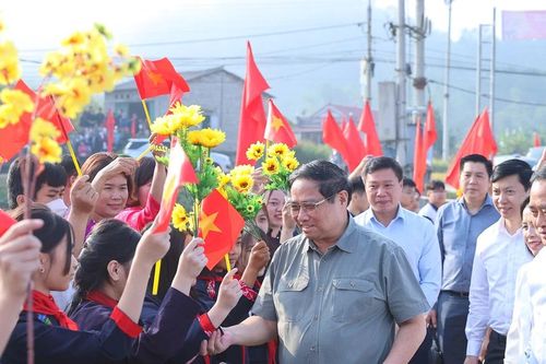 Thủ tướng dự Ngày hội Đại đoàn kết toàn dân tộc tại Lạng Sơn