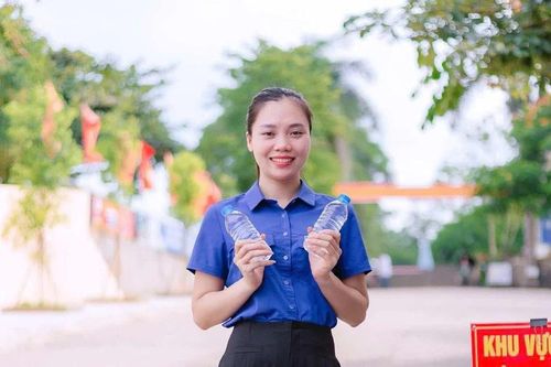 Nữ giáo viên đam mê công tác Đoàn