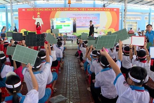 Học sinh Cà Mau giao lưu Tiếng Anh chào mừng sự kiện 70 tập kết ra Bắc