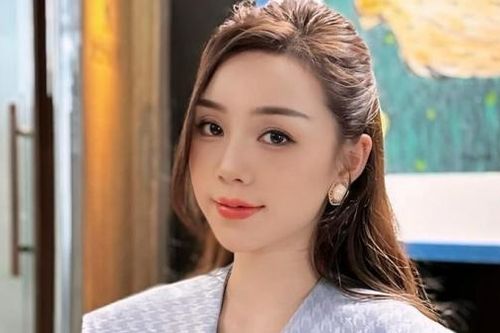 Á hậu Huyền My mặc gợi cảm, Quỳnh Kool đẹp dịu dàng
