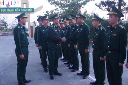 Trung tướng Nguyễn Anh Tuấn thăm và làm việc tại Đồn Biên phòng Bạch Long Vĩ