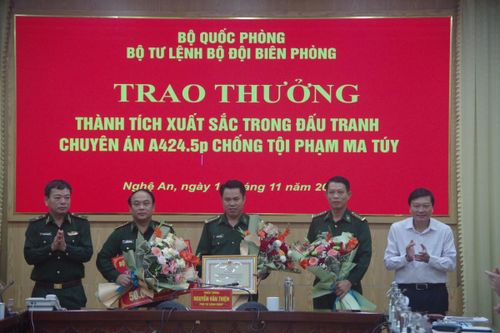 Trao thưởng các đơn vị tham gia đấu tranh thành công Chuyên án A424.5p