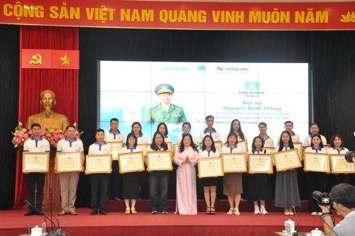 4 cán bộ Biên phòng được Bộ Giáo dục và Đào tạo tặng Bằng khen