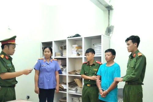 Khởi tố đối tượng vi phạm giao thông còn đấm công an