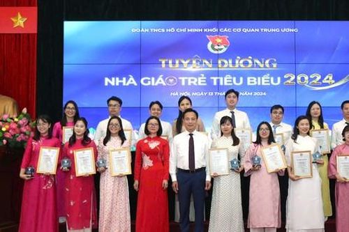 Đoàn Khối các cơ quan Trung ương tuyên dương nhà giáo trẻ tiêu biểu