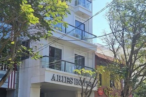 Cưỡng chế 'cắt' 2 tầng xây trái phép của khách sạn ở Phú Yên