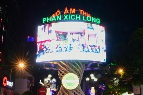 Phố ẩm thực bán tô phở gần 1 triệu đồng, địa phương nói gì?