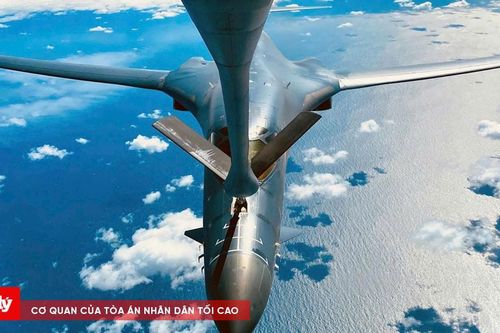 Lần đầu tiên trong lịch sử, Mỹ tiếp nhiên liệu cho tiêm kích Nga trên không
