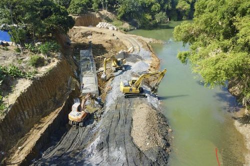 Gấp rút thi công dự án kè khắc phục sạt lở bờ sông ở Bắc Kạn