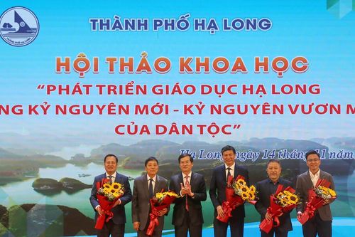 Hàng trăm chuyên gia ngành giáo dục bàn cách thu hút nhân tài về Hạ Long