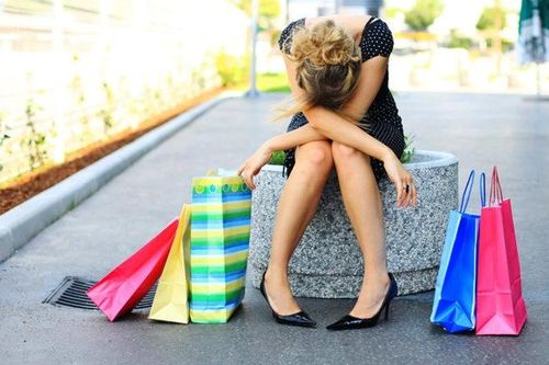 Nhập viện tâm thần sau khi vay tín dụng hơn 100 triệu đồng để mua sắm