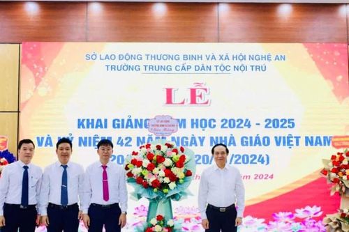 Trường Trung cấp Dân tộc nội trú Nghệ An tổ chức lễ khai giảng năm học mới