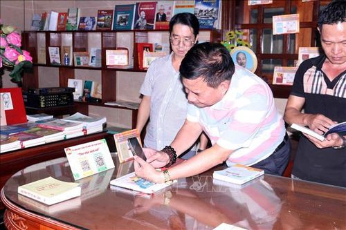 Đưa 'Không gian văn hóa Hồ Chí Minh' đến với đồng bào có đạo
