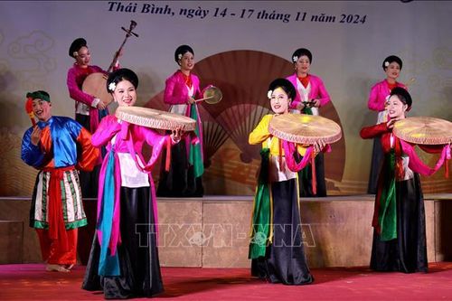 'Hội tụ sông Hồng' tôn vinh giá trị nghệ thuật chèo