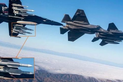 Tiêm kích FA-18F Super Hornet kết hợp tên lửa AIM-174: Bộ đôi hoàn hảo