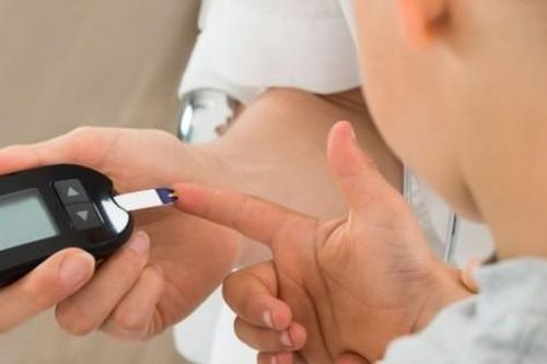 Bé 4 tuổi nguy kịch vì biến chứng tiểu đường