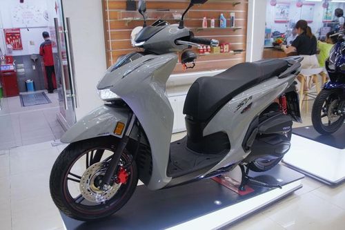 Cận cảnh Honda SH 350i 2025 phiên bản đắt nhất tại Việt Nam