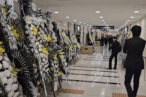 Xót xa hình ảnh trong tang lễ của nam diễn viên vừa qua đời ở tuổi 39