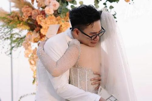 Nam diễn viên Việt bất ngờ tổ chức lễ cưới với bạn gái hơn tuổi và đã có 2 con riêng