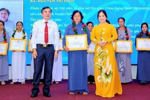 Bến Tre: Biểu dương 70 gương điển hình nữ tín đồ tôn giáo tiêu biểu