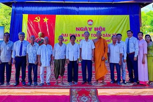 Đại đoàn kết trong vùng dân tộc thiểu số Tri Tôn