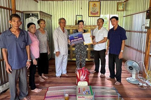 An Phú chăm lo đời sống Nhân dân