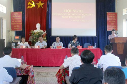 Chủ tịch HĐND tỉnh Lò Văn Phương tiếp xúc cử tri huyện Tủa Chùa